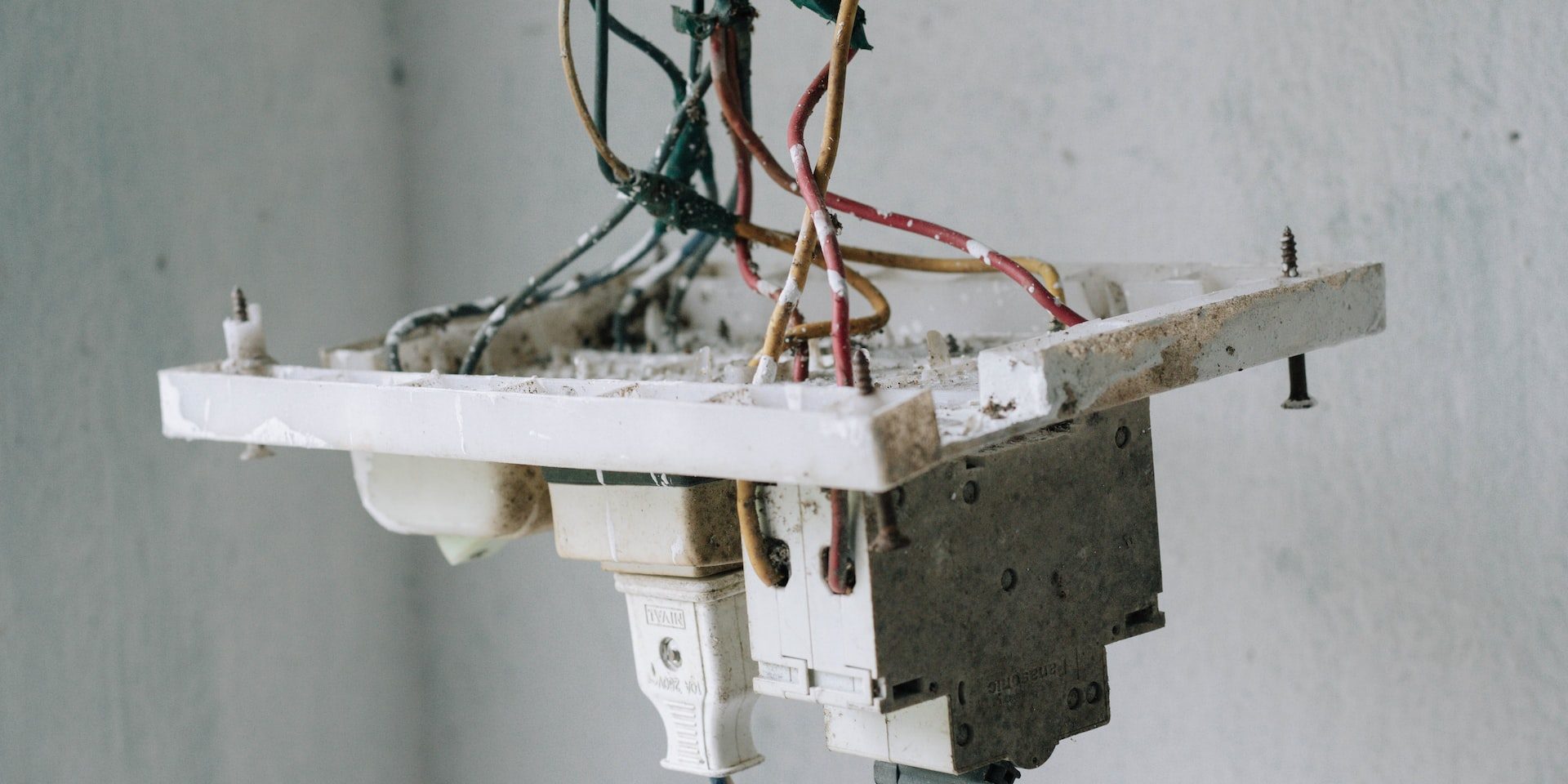 nguyen-dang-hoang-nhu-K6o825gSbIM-unsplash electrical wiring