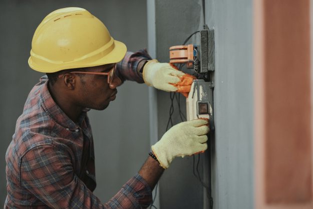 emmanuel-ikwuegbu-_2AlIm-F6pw-unsplash electrical maintenance