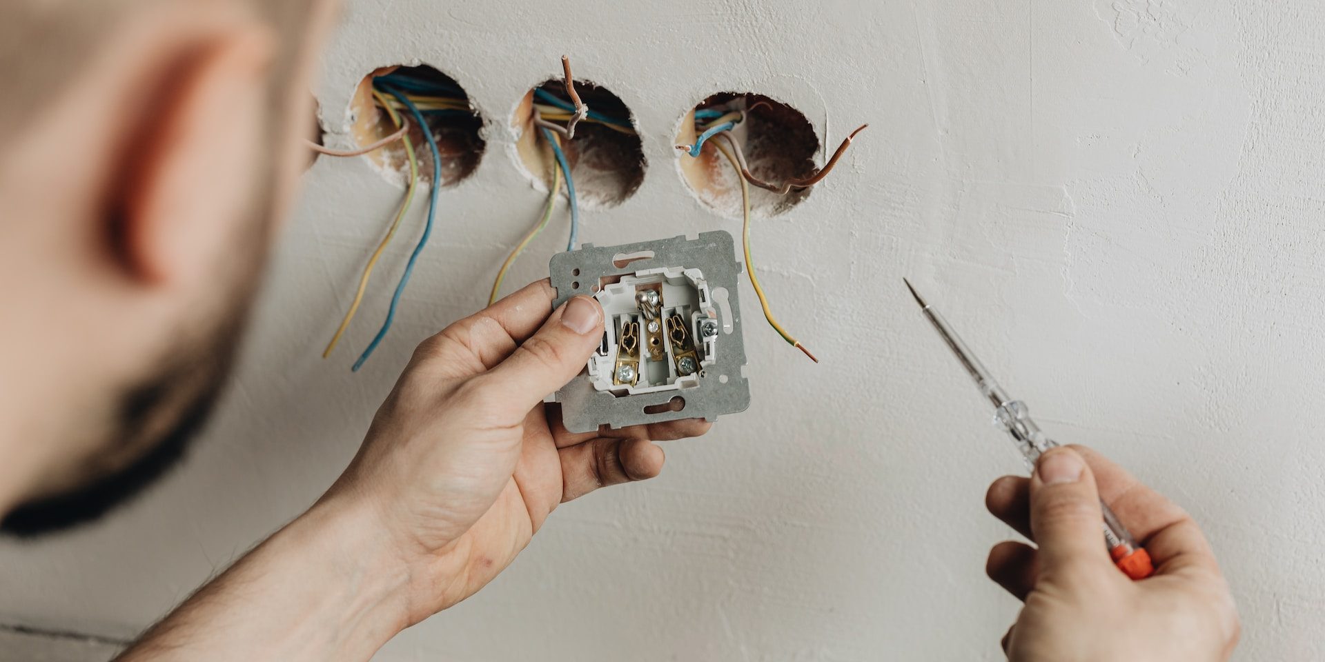 karolina-grabowska-XtXYBabMmAo-unsplash Electrical Repair