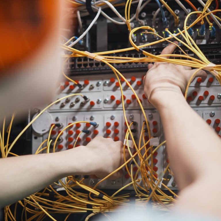 getty-images-PbI0DKucmB0-unsplash electrician