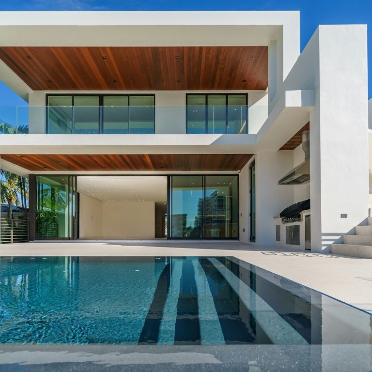 avi-werde-hHz4yrvxwlA-unsplash pool